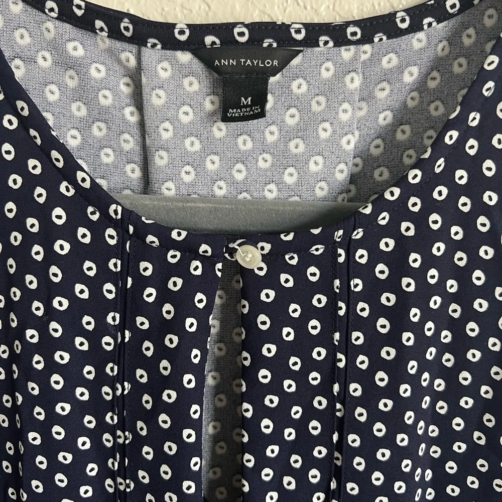 Ann Taylor size medium black and white tank top blouse with keyhole accent - Picture 2 of 3